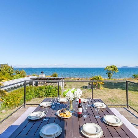 Lakefront Villa - Waitahanui Holiday Home Extérieur photo