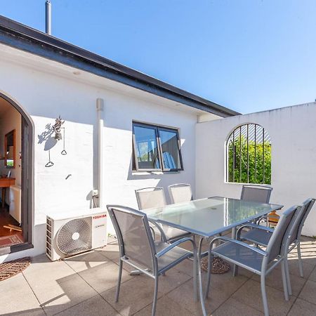 Lakefront Villa - Waitahanui Holiday Home Extérieur photo