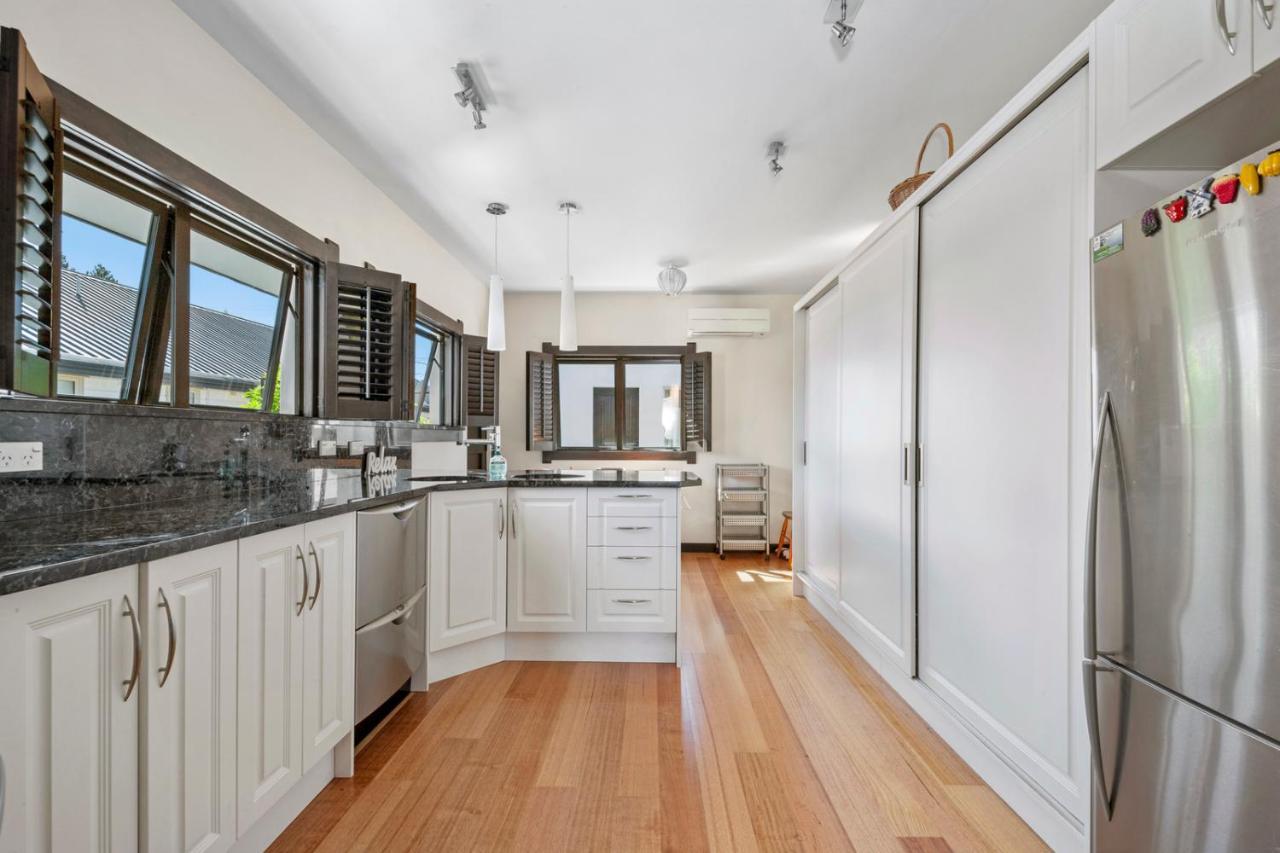 Lakefront Villa - Waitahanui Holiday Home Extérieur photo