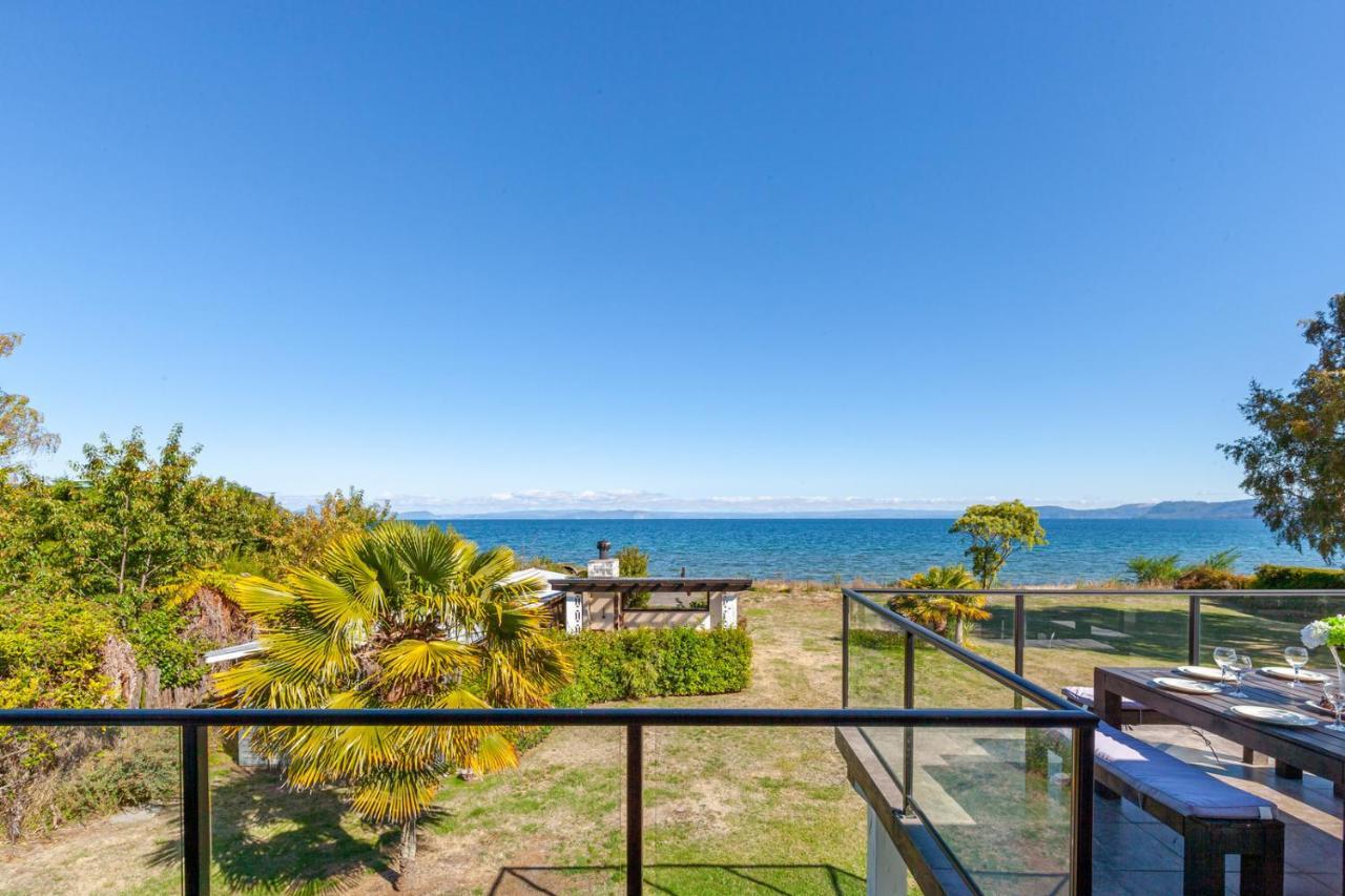 Lakefront Villa - Waitahanui Holiday Home Extérieur photo