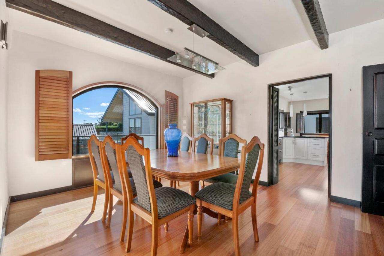 Lakefront Villa - Waitahanui Holiday Home Extérieur photo