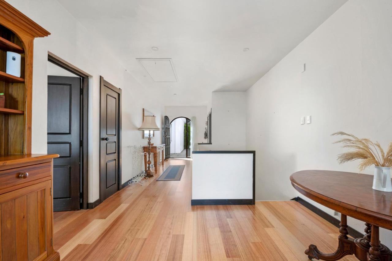 Lakefront Villa - Waitahanui Holiday Home Extérieur photo