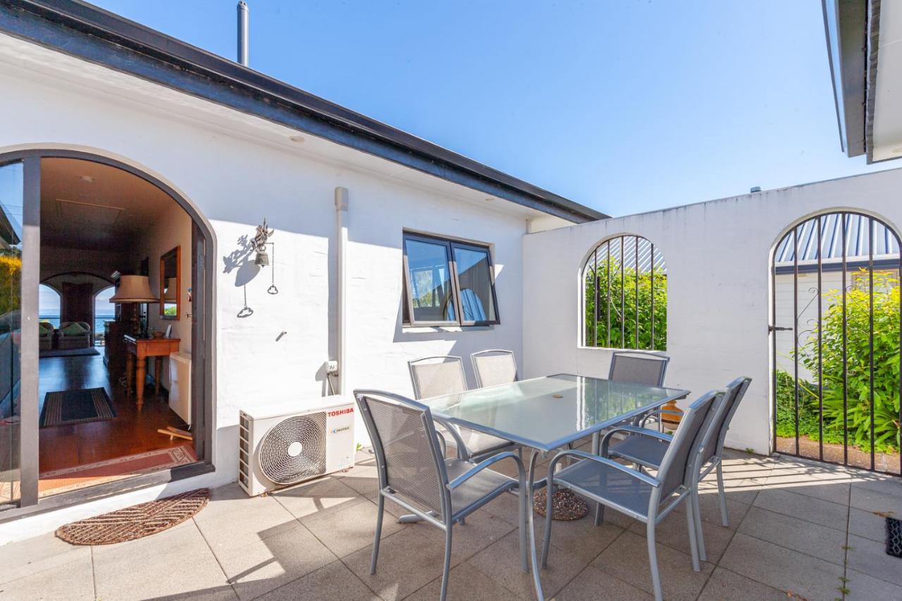 Lakefront Villa - Waitahanui Holiday Home Extérieur photo
